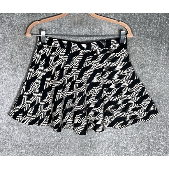 Lydia & Ben Dresses & Skirts - Lydia &‎ Ben Mini Skirt Womens Size Medium Black Beige Geometric Lined Flared